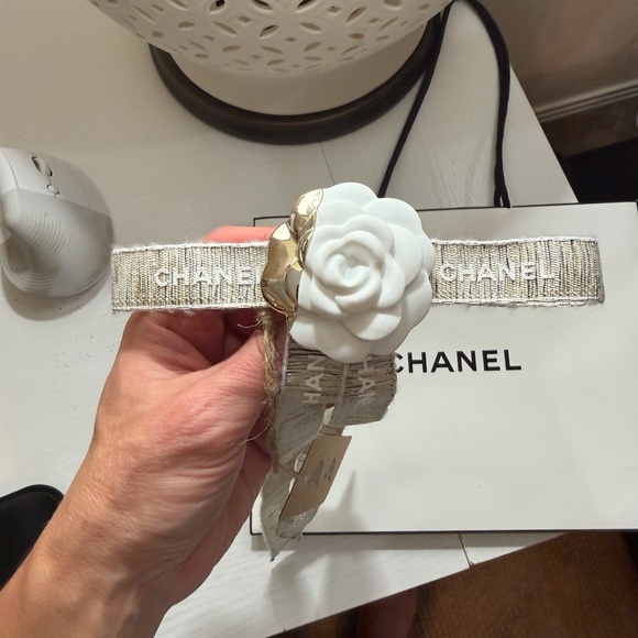 Authentic Chanel Ribbon with Camellia Flower Barrette great gift! NWT - Picture 8 of 12